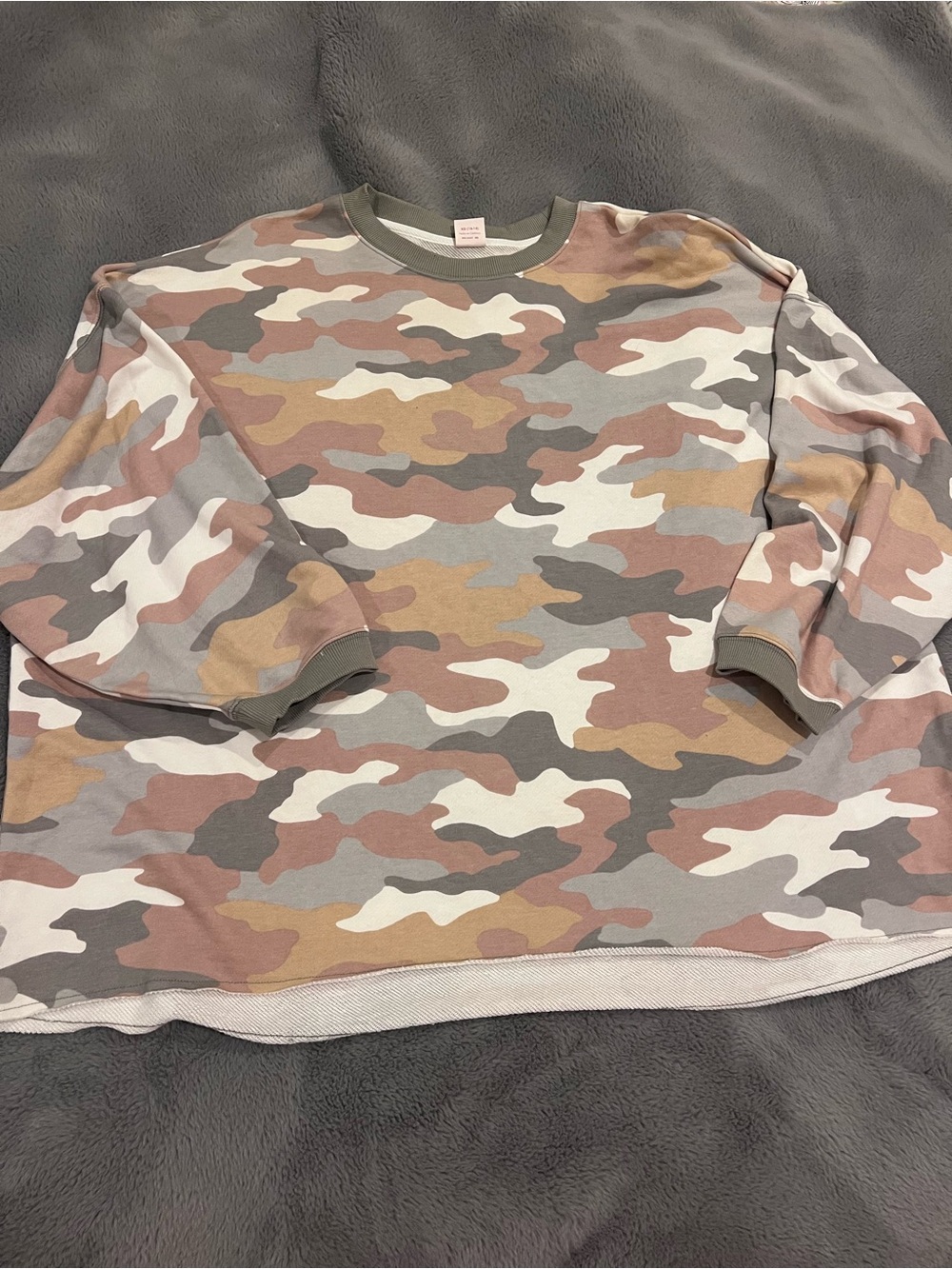 Secret Treasures women Size 16/18 Camo Crewneck Oversized Sweatshirt Super Soft